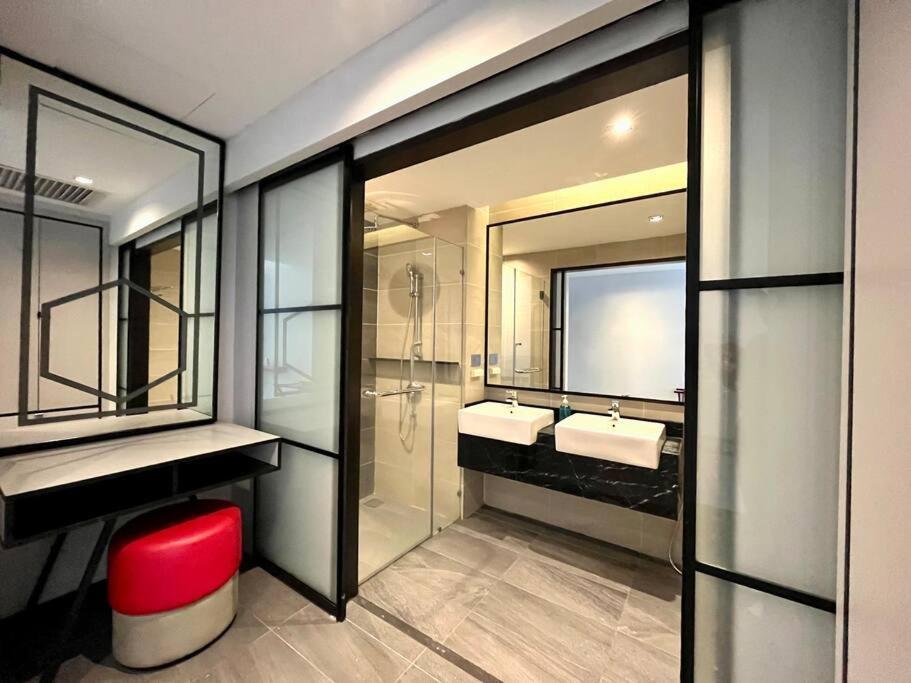 M101 Klcc Kl City King Suites By Livin Kuala Lumpur Exterior photo